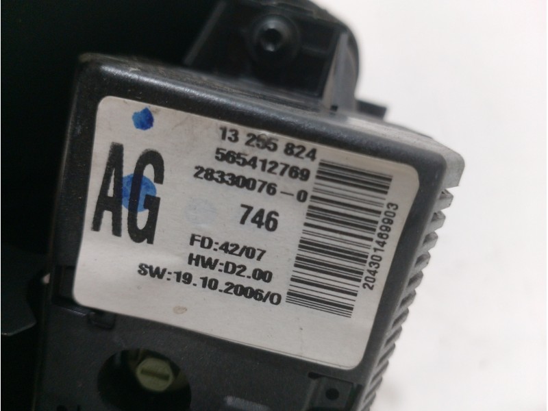 Recambio de pantalla multifuncion para opel corsa d opc referencia OEM IAM 13255824  