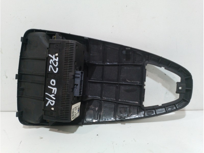 Recambio de pantalla multifuncion para opel corsa d opc referencia OEM IAM 13255824  