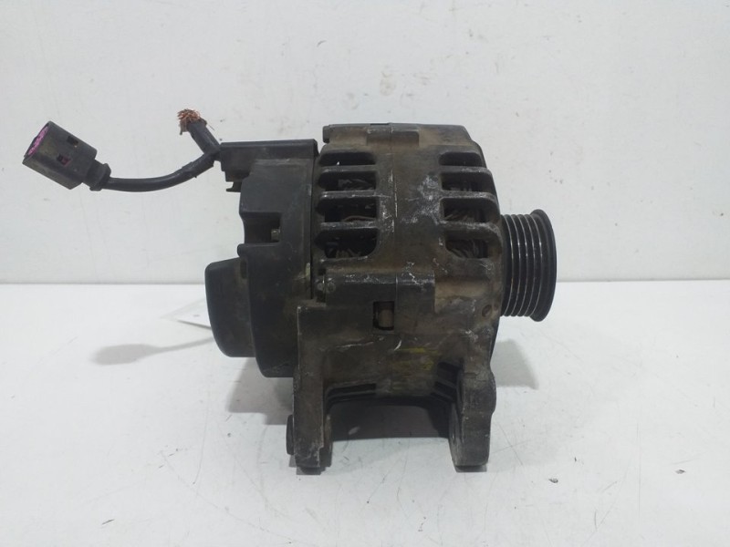 Recambio de alternador para volkswagen polo (9n1) gt referencia OEM IAM 03D903025E  