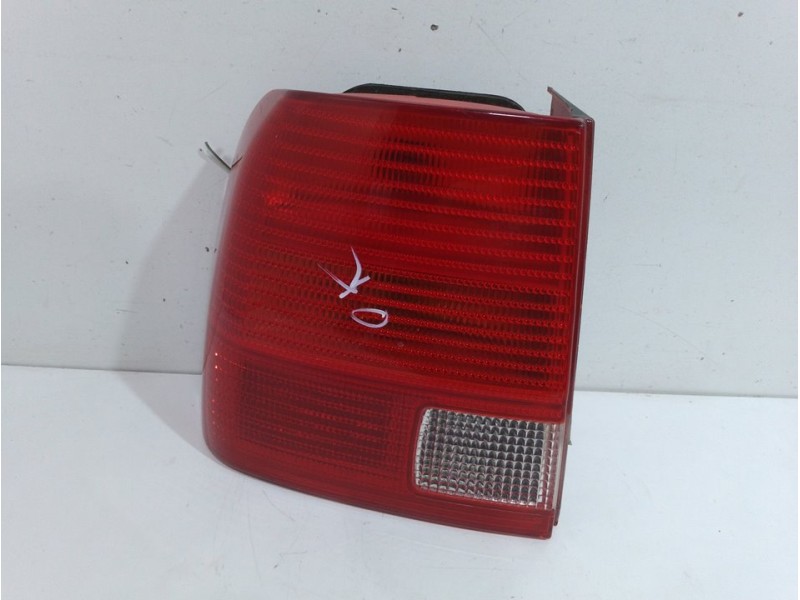 Recambio de piloto trasero izquierdo para volkswagen passat berlina (3b2) comfortline referencia OEM IAM   