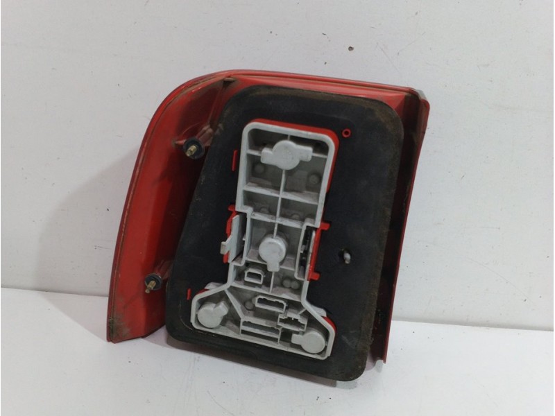 Recambio de piloto trasero derecho para volkswagen passat berlina (3b2) comfortline referencia OEM IAM   