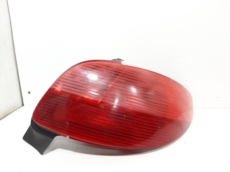 Recambio de piloto trasero derecho para peugeot 206 berlina xt referencia OEM IAM 6351P1  