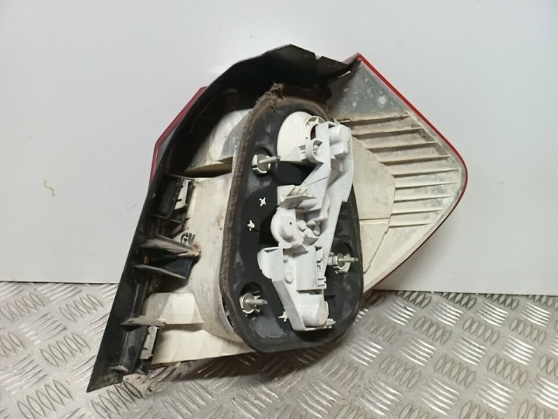 Recambio de piloto trasero izquierdo para bmw serie 1 berlina (e81/e87) 118i referencia OEM IAM 63217164955  