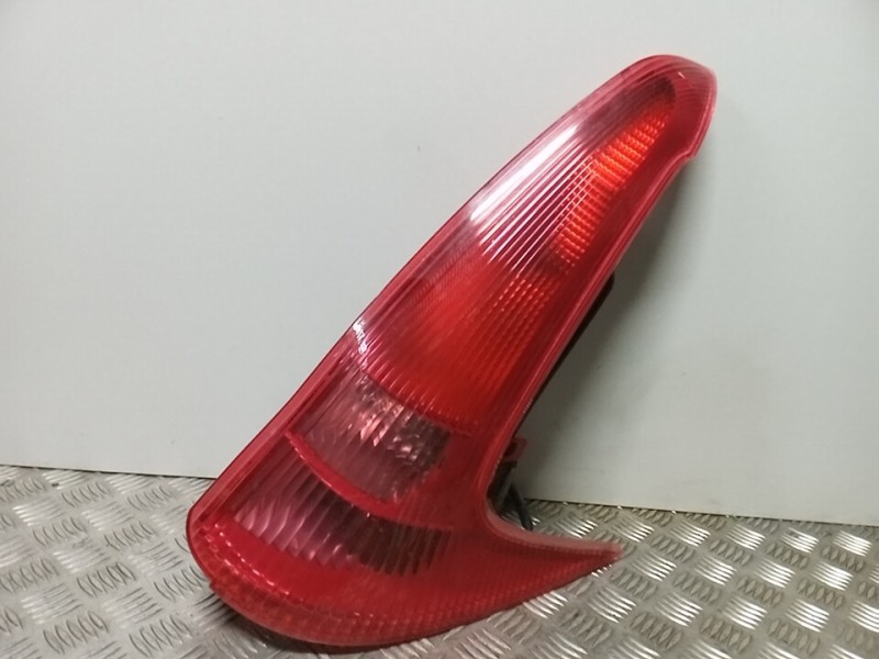 Recambio de piloto trasero derecho para peugeot 206 sw xs referencia OEM IAM 6351R4   Recambio de piloto trasero derecho para peugeot 206 sw xs referencia OEM IAM 6351R4