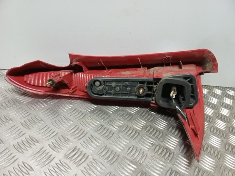 Recambio de piloto trasero derecho para peugeot 206 sw xs referencia OEM IAM 6351R4   Recambio de piloto trasero derecho para peugeot 206 sw xs referencia OEM IAM 6351R4