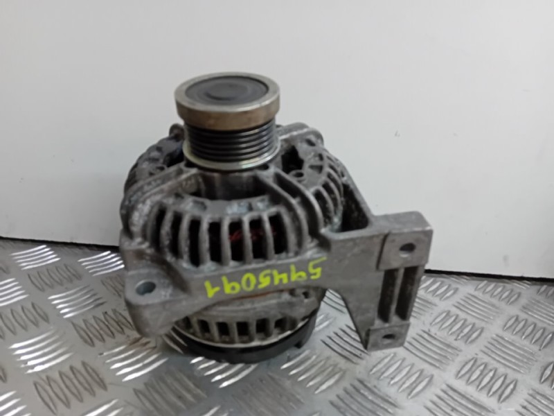 Recambio de alternador para volvo v40 familiar 1.8 16v referencia OEM IAM 0124525029  