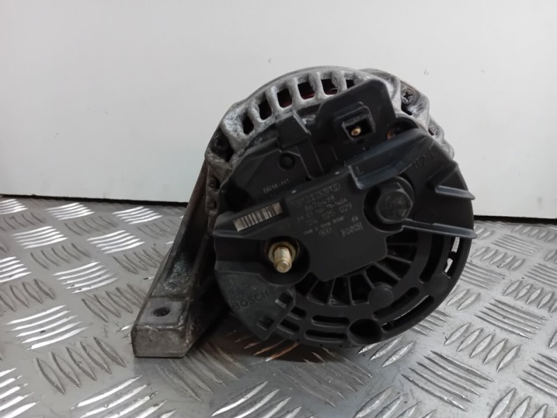 Recambio de alternador para volvo v40 familiar 1.8 16v referencia OEM IAM 0124525029  