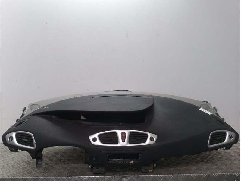 Recambio de salpicadero para renault scenic iii dynamique referencia OEM IAM 681000060R  