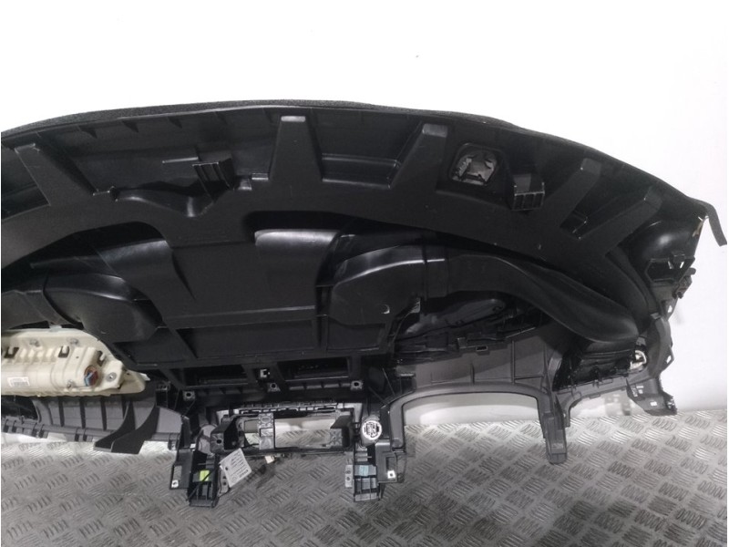 Recambio de salpicadero para renault scenic iii dynamique referencia OEM IAM 681000060R  