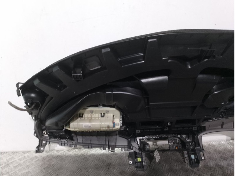 Recambio de salpicadero para renault scenic iii dynamique referencia OEM IAM 681000060R  