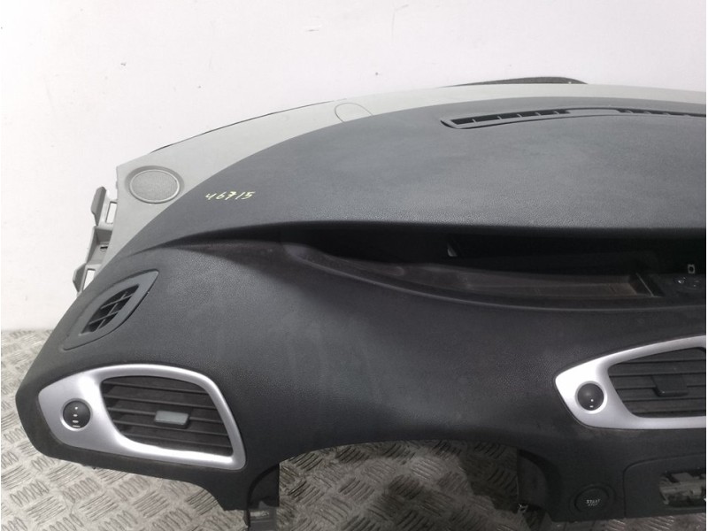 Recambio de salpicadero para renault scenic iii dynamique referencia OEM IAM 681000060R  