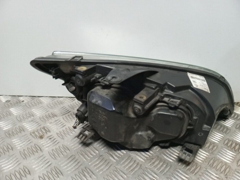 Recambio de faro izquierdo para ford focus berlina (cap) titanium referencia OEM IAM   