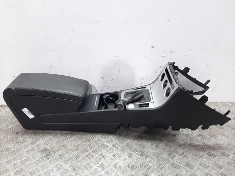 Recambio de apoyabrazos central para volkswagen passat berlina (3c2) edition plus referencia OEM IAM   