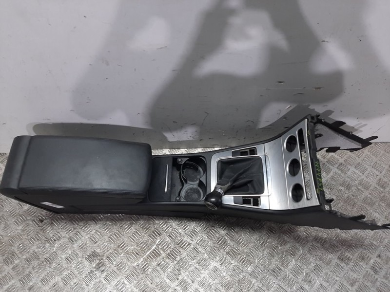 Recambio de apoyabrazos central para volkswagen passat berlina (3c2) edition plus referencia OEM IAM   