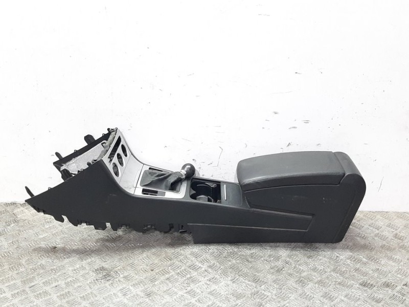 Recambio de apoyabrazos central para volkswagen passat berlina (3c2) edition plus referencia OEM IAM   