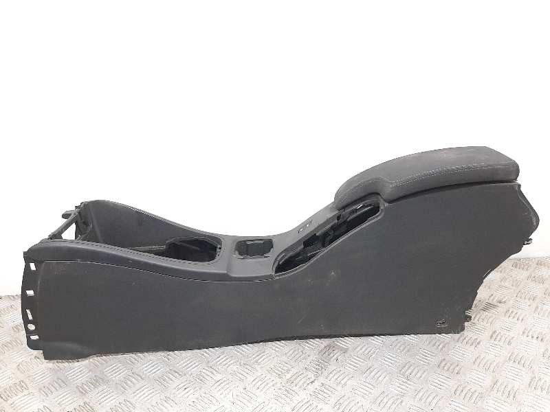 Recambio de apoyabrazos central para renault megane iii berlina 5 p dynamique referencia OEM IAM 969100026R  
