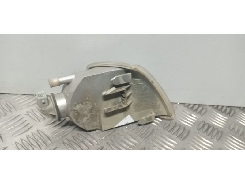 Recambio de piloto delantero izquierdo para citroën saxo 1.4 sx referencia OEM IAM   