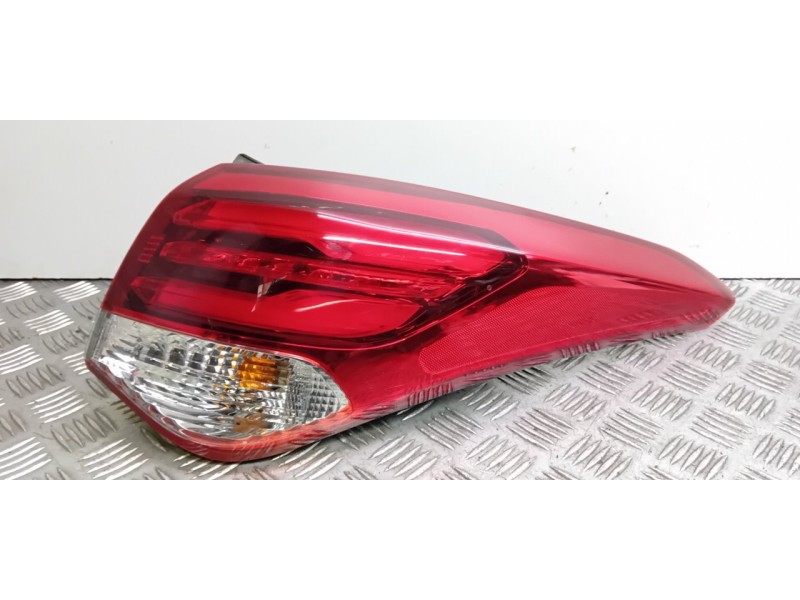 Recambio de piloto trasero derecho para hyundai i40 cab bluedrive referencia OEM IAM 924023Z6  