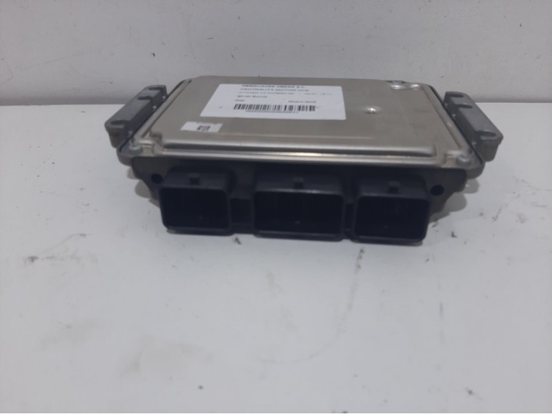 Recambio de centralita motor uce para citroën c4 picasso sx referencia OEM IAM 0281011863 BOSCH 