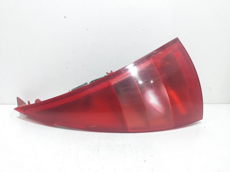 Recambio de piloto trasero derecho para citroën c3 1.4 sx plus referencia OEM IAM 2556  