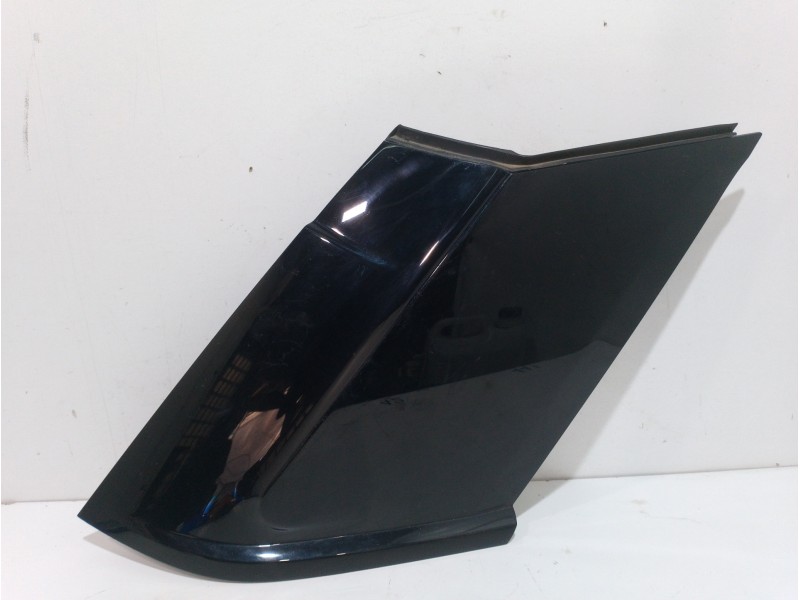 Recambio de molduras traseras para land rover evoque dynamic referencia OEM IAM EJ3229148AB C8C9AT8273 NEGRO