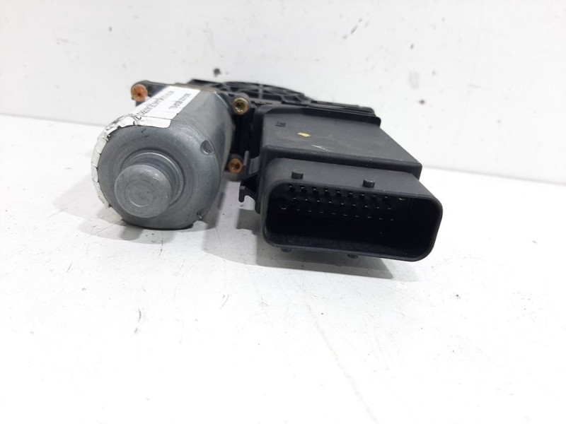 Recambio de motor elevalunas delantero izquierdo para volkswagen passat berlina (3b2) básico referencia OEM IAM 0130821695  
