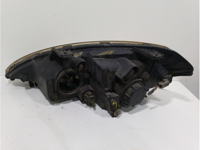 Recambio de faro derecho para ssangyong kyron 200 xdi limited referencia OEM IAM 8310208B14  
