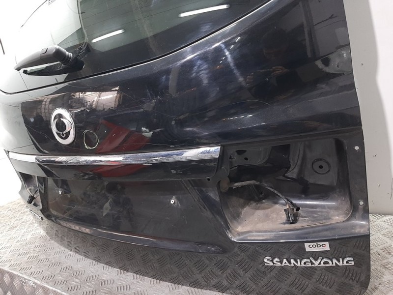 Recambio de porton trasero para ssangyong kyron 200 xdi limited referencia OEM IAM 6400108302 NEGRO 