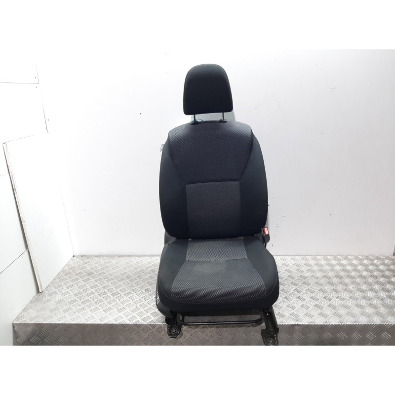 Recambio de asiento delantero derecho para toyota auris live referencia OEM IAM 711001AS70B0  