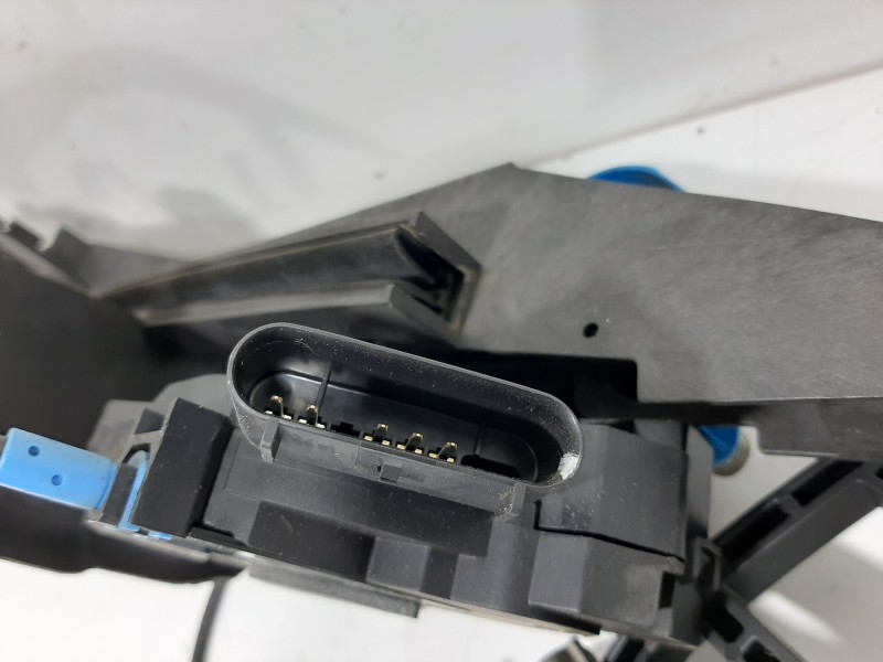 Recambio de cerradura puerta delantera izquierda para ford c-max trend referencia OEM IAM 2049023 5 PINES 