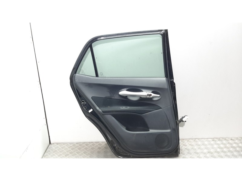 Recambio de puerta trasera izquierda para toyota auris live referencia OEM IAM  NEGRO 