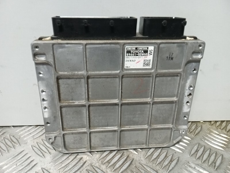 Recambio de centralita motor uce para toyota auris live referencia OEM IAM 8966102W60  