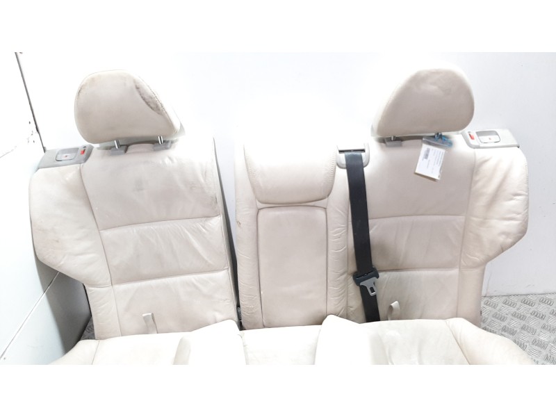 Recambio de asientos traseros para volvo v50 familiar 1.8 kinetic referencia OEM IAM  BEIG 