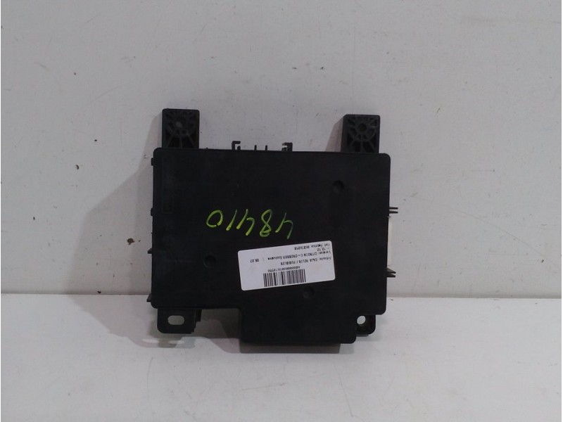 Recambio de caja reles / fusibles para citroën c-crosser exclusive referencia OEM IAM 8637A318  