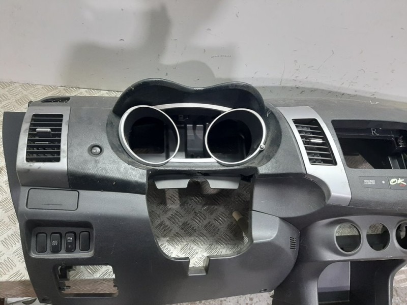 Recambio de salpicadero para citroën c-crosser exclusive referencia OEM IAM 5870583  