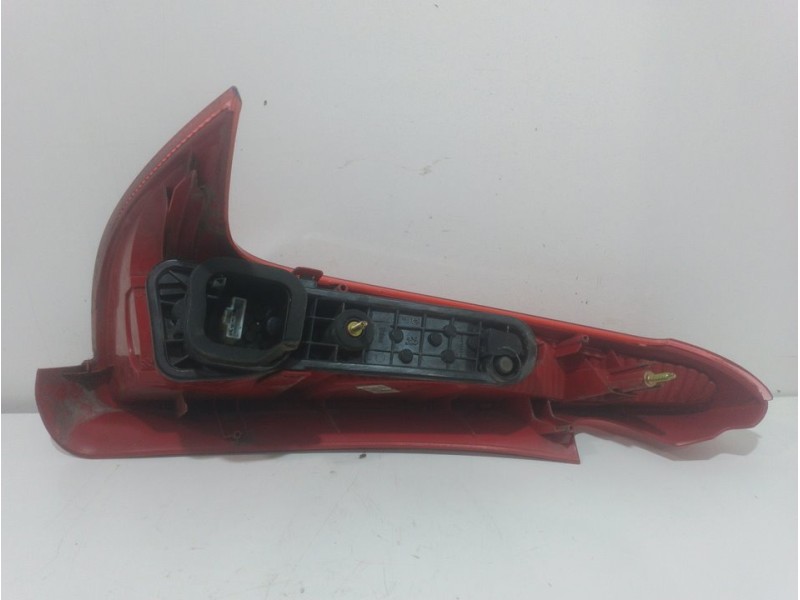 Recambio de piloto trasero derecho para peugeot 206 sw xs referencia OEM IAM   