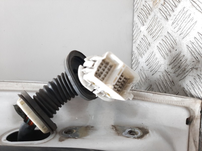 Recambio de puerta delantera izquierda para chevrolet epica lt referencia OEM IAM 96635579 BLANCO 