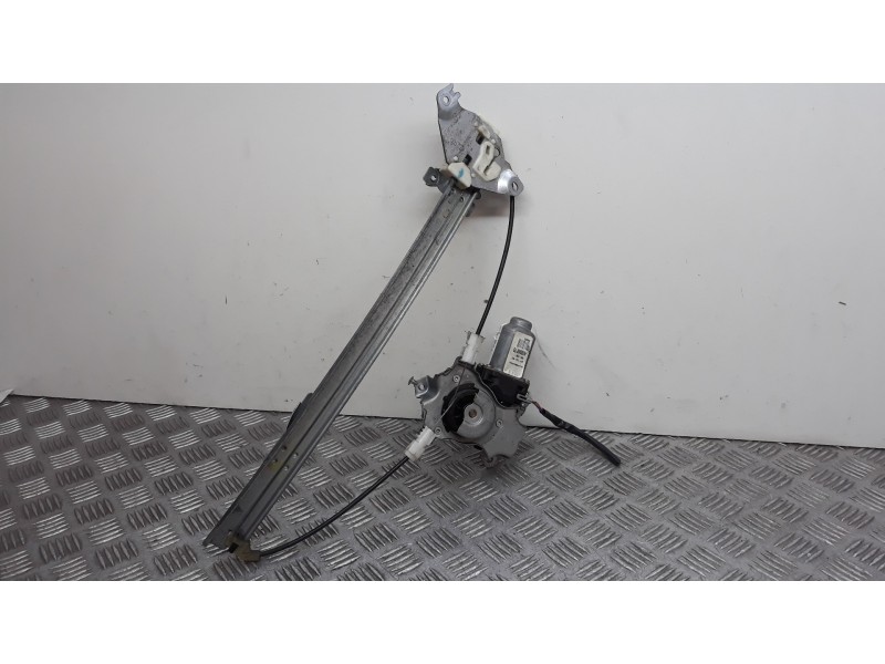 Recambio de elevalunas trasero derecho para nissan primera berlina (p12) acenta referencia OEM IAM 82700AV610  