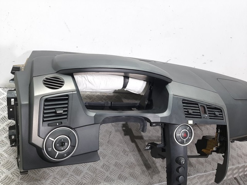 Recambio de salpicadero para ssangyong kyron 200 xdi limited referencia OEM IAM 7650B09010  