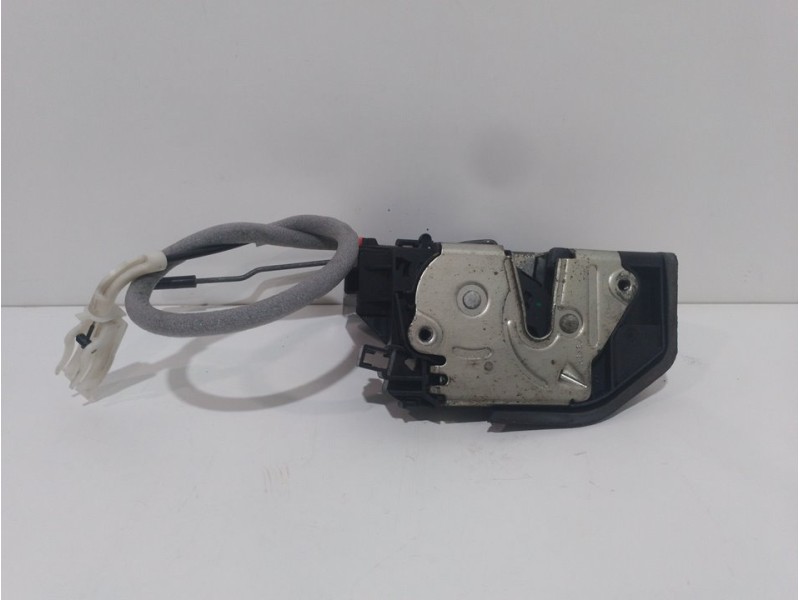 Recambio de cerradura puerta trasera derecha para bmw serie 5 berlina (e60) 530d referencia OEM IAM  7036172 