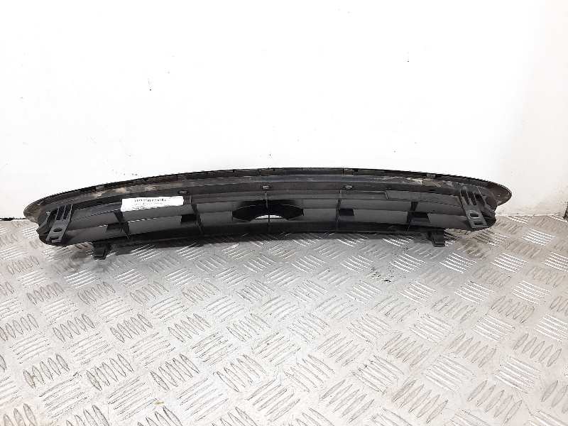 Recambio de rejilla delantera para ford mondeo berlina (gd) ambiente referencia OEM IAM 1099664  