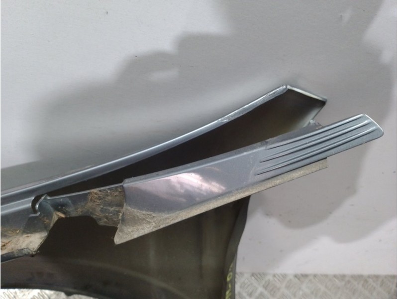 Recambio de aleta delantera derecha para opel astra h berlina cosmo referencia OEM IAM 6102349 GRIS 