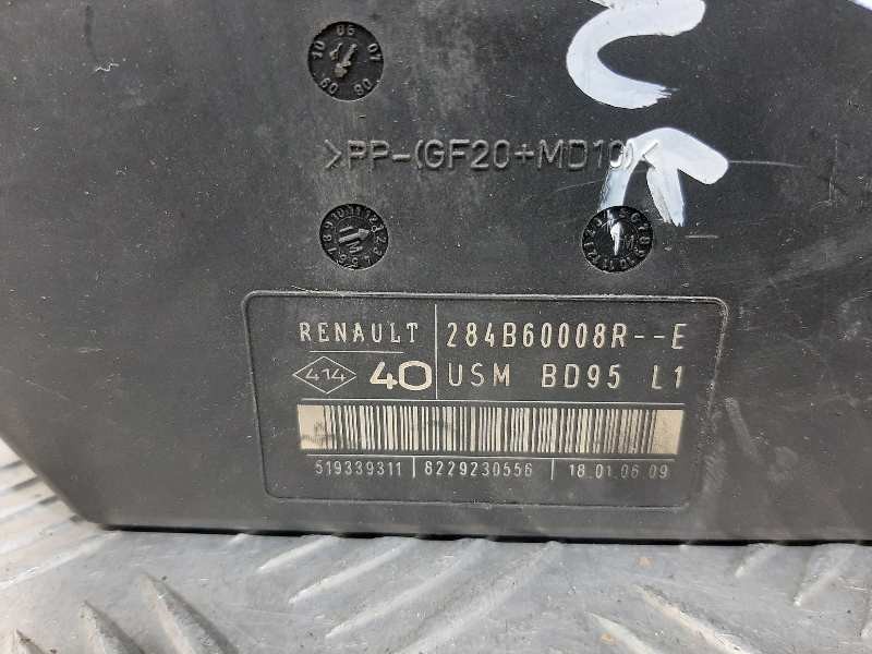 Recambio de caja reles / fusibles para renault megane iii coupe dynamique referencia OEM IAM 519339311  