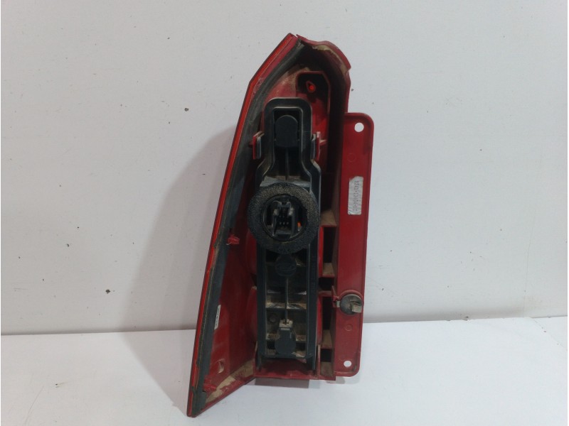 Recambio de piloto trasero izquierdo para ford focus berlina (cak) ghia referencia OEM IAM 1214223  