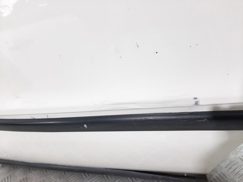 Recambio de puerta trasera izquierda para audi 80 avant básico avant referencia OEM IAM  BLANCO 