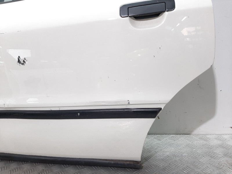 Recambio de puerta trasera izquierda para audi 80 avant básico avant referencia OEM IAM  BLANCO 