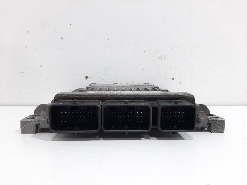 Recambio de centralita motor uce para renault scenic ii grand confort dynamique referencia OEM IAM S122326110A  