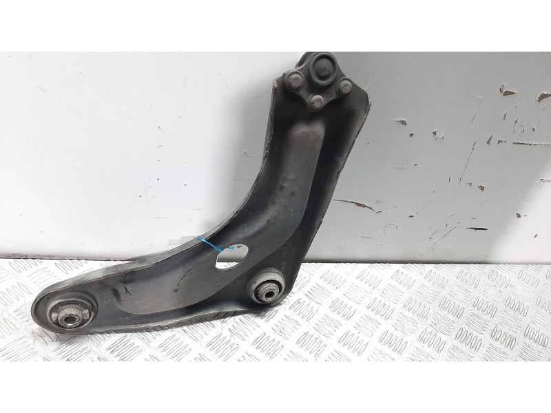 Recambio de brazo suspension inferior delantero derecho para peugeot 207 xs pack referencia OEM IAM   