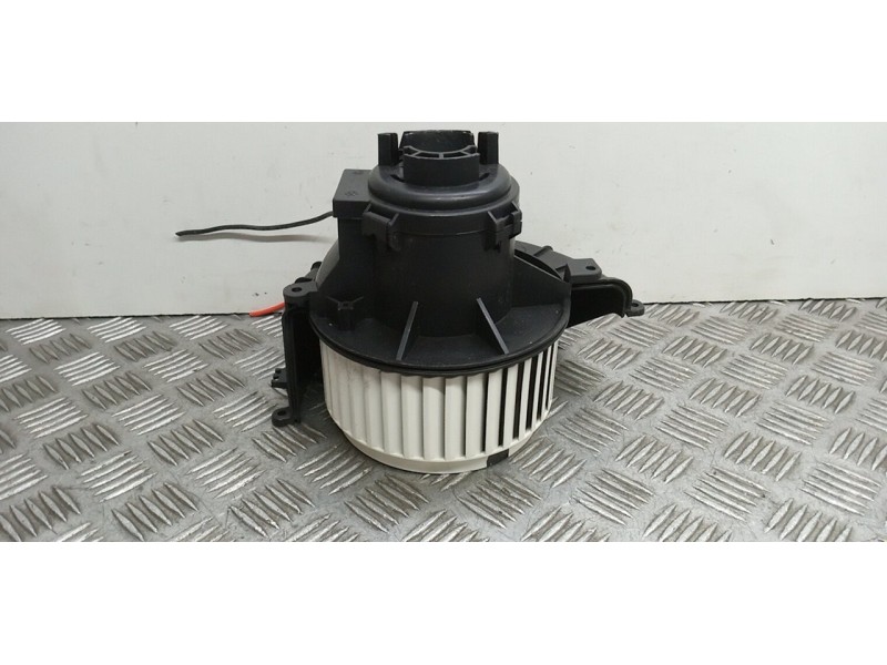 Recambio de motor calefaccion para opel zafira b edition ´´111 jahre´´ referencia OEM IAM 52421335  