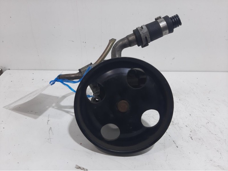 Recambio de bomba direccion para ford fiesta (cbk) futura x referencia OEM IAM 236C3A696  